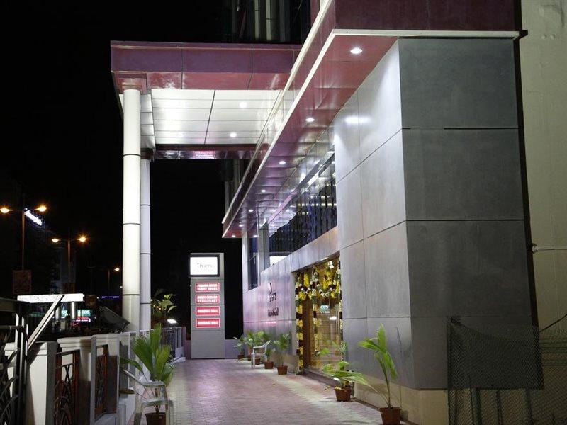 Poppys S.E.T Residency Hotel Kumbakonam Exterior foto