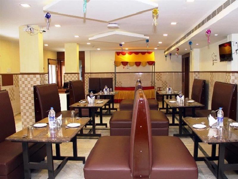 Poppys S.E.T Residency Hotel Kumbakonam Exterior foto
