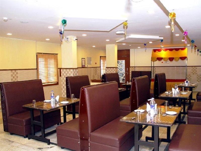 Poppys S.E.T Residency Hotel Kumbakonam Exterior foto