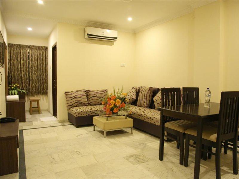 Poppys S.E.T Residency Hotel Kumbakonam Exterior foto