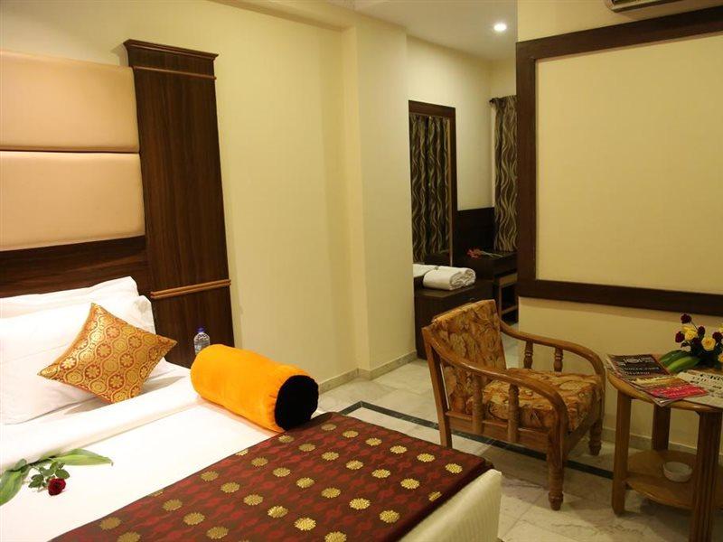 Poppys S.E.T Residency Hotel Kumbakonam Exterior foto