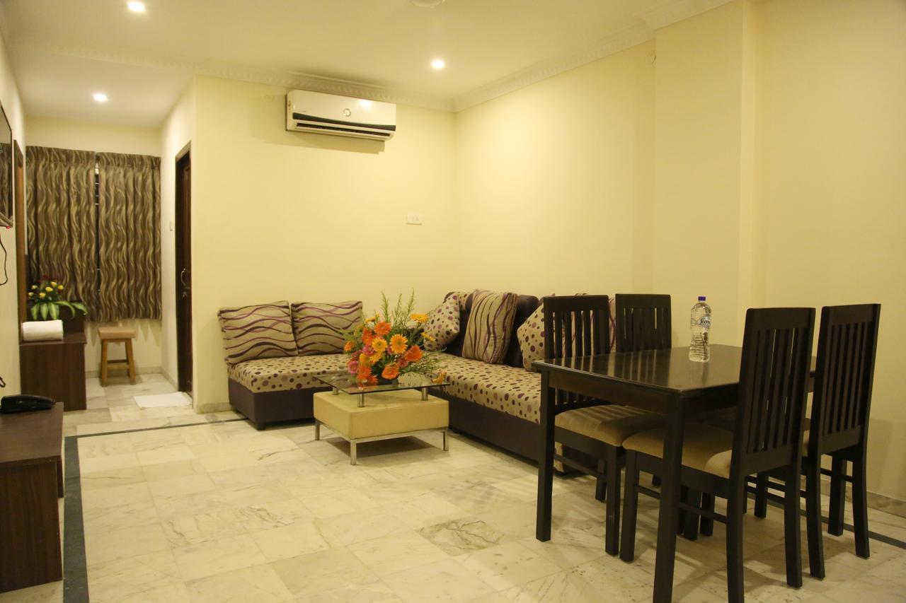 Poppys S.E.T Residency Hotel Kumbakonam Exterior foto