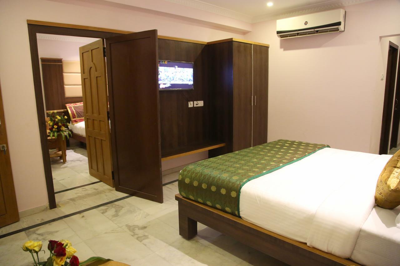 Poppys S.E.T Residency Hotel Kumbakonam Exterior foto