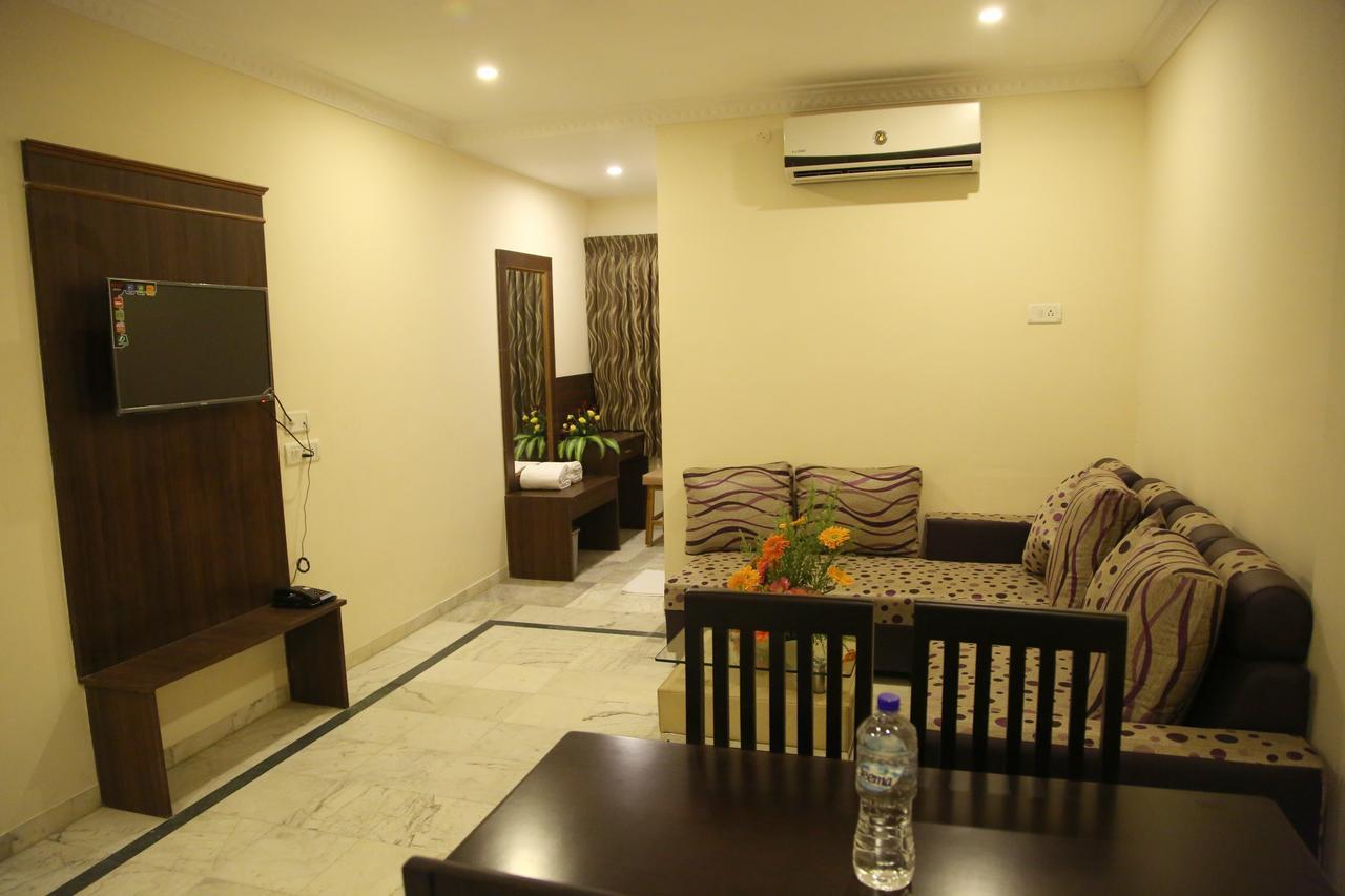 Poppys S.E.T Residency Hotel Kumbakonam Exterior foto