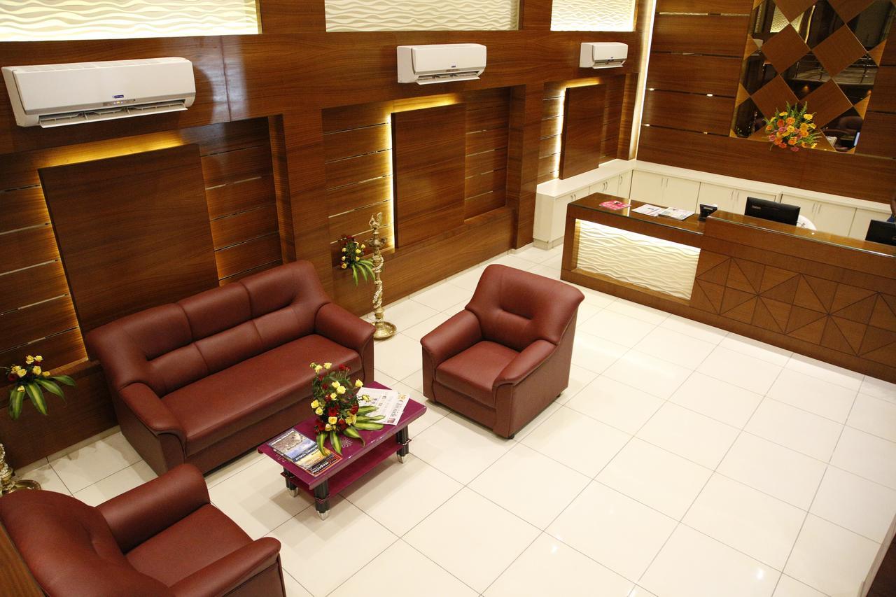 Poppys S.E.T Residency Hotel Kumbakonam Exterior foto